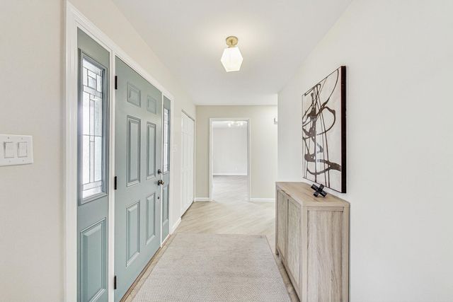 22 Crismar Road, Ogden Dunes, IN 46368