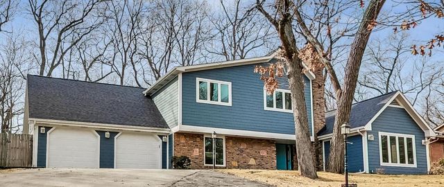 22 Crismar Road, Ogden Dunes, IN 46368