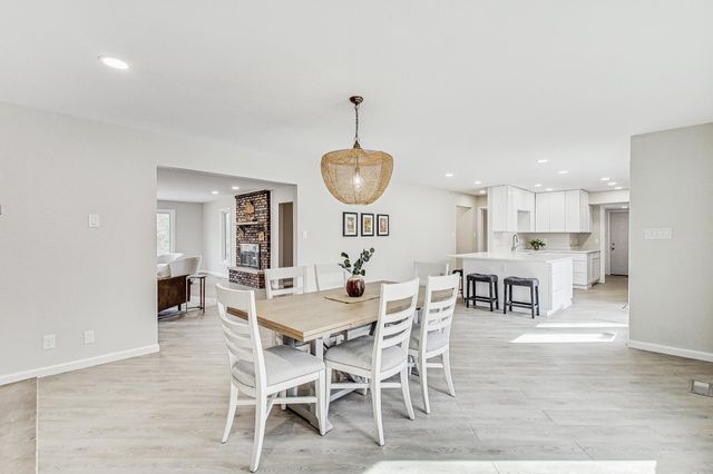 22 Crismar Road, Ogden Dunes, IN 46368