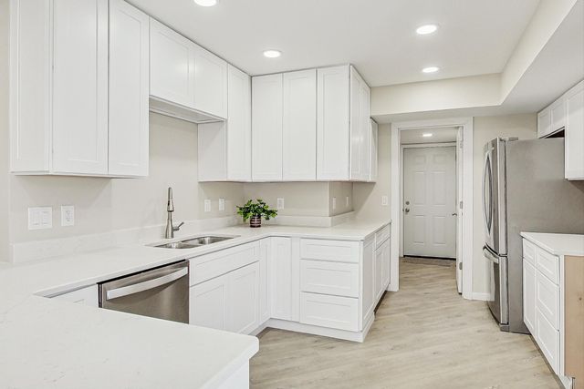 22 Crismar Road, Ogden Dunes, IN 46368