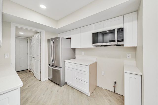 22 Crismar Road, Ogden Dunes, IN 46368