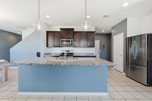 6835 W GETTY Drive, Phoenix, AZ 85043