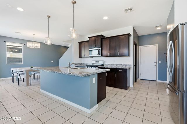 6835 W GETTY Drive, Phoenix, AZ 85043