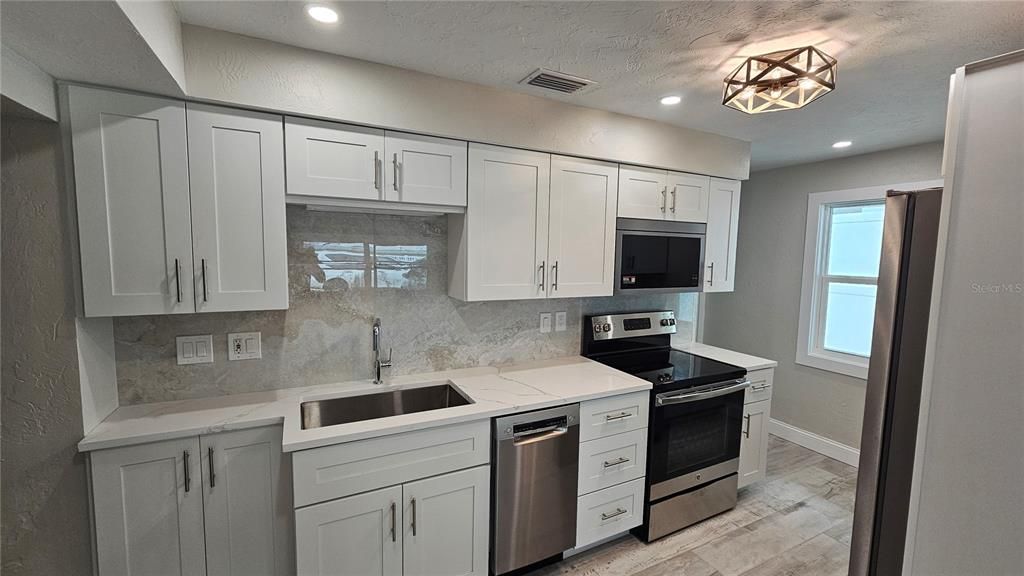 Image 36 of property listing at 1240 SOLITUDE LANE, Sarasota, FL 34242
