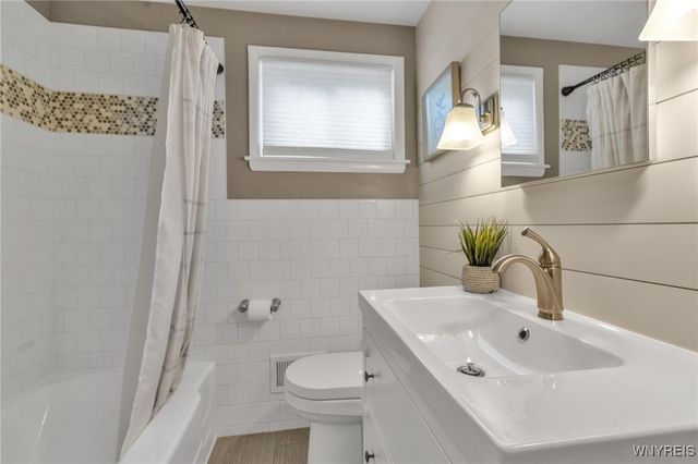 21 Campbell Avenue, Buffalo, NY 14216