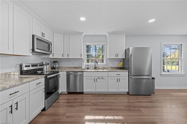 5833 Hawthorne LN, Portsmouth, VA 23703