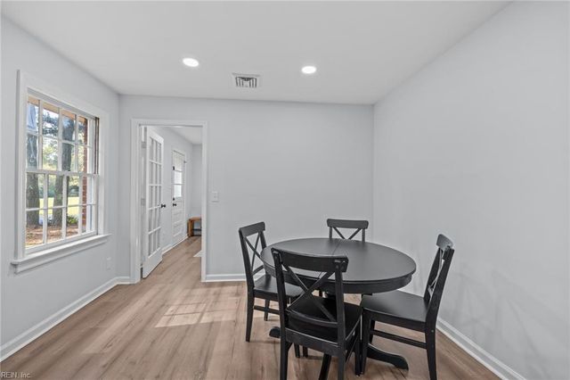 5833 Hawthorne LN, Portsmouth, VA 23703