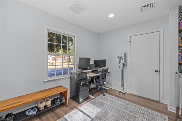 5833 Hawthorne LN, Portsmouth, VA 23703