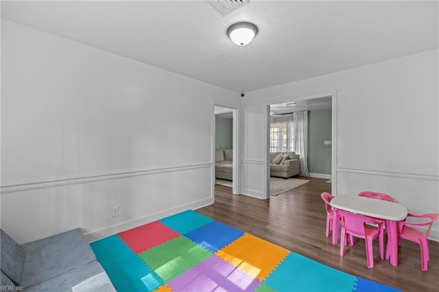 5833 Hawthorne LN, Portsmouth, VA 23703