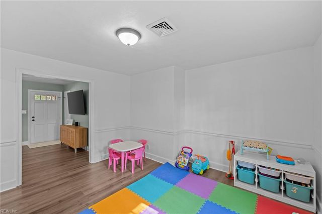 5833 Hawthorne LN, Portsmouth, VA 23703