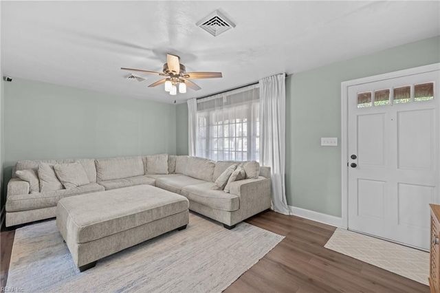 5833 Hawthorne LN, Portsmouth, VA 23703