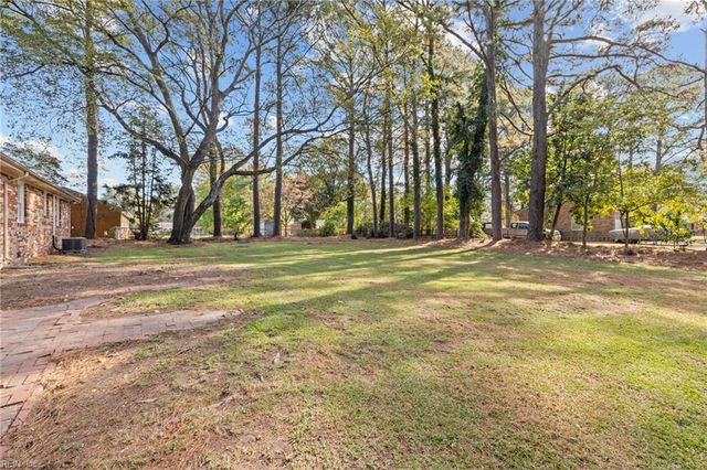 5833 Hawthorne LN, Portsmouth, VA 23703