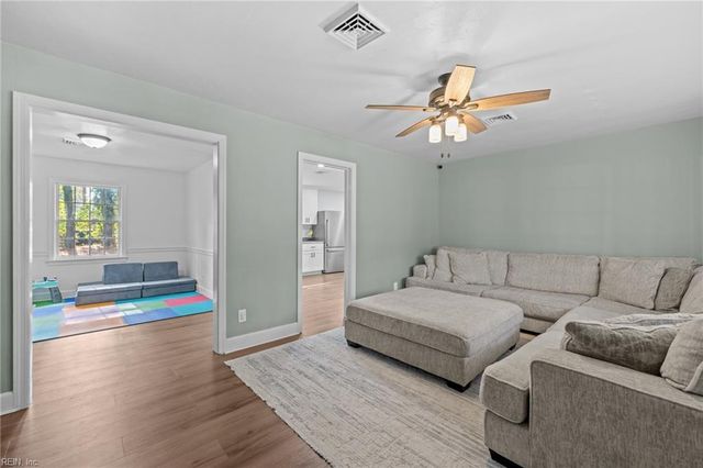 5833 Hawthorne LN, Portsmouth, VA 23703