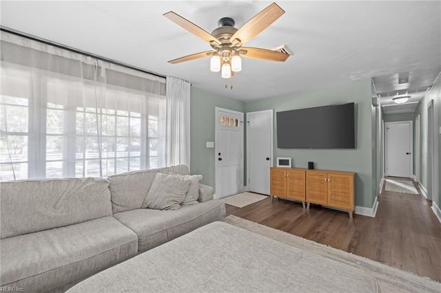 5833 Hawthorne LN, Portsmouth, VA 23703