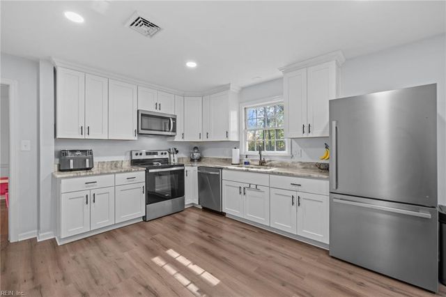 5833 Hawthorne LN, Portsmouth, VA 23703