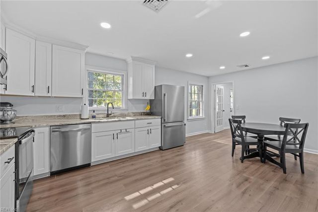 5833 Hawthorne LN, Portsmouth, VA 23703