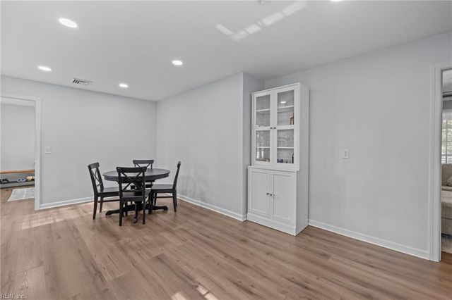 5833 Hawthorne LN, Portsmouth, VA 23703