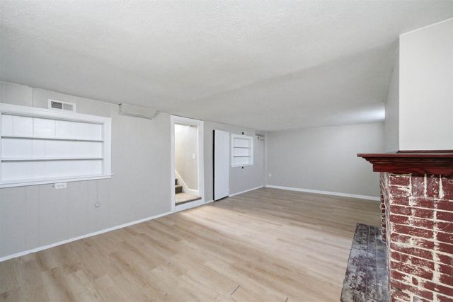 1511 W Haskell St, Wichita, KS 67213