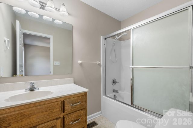 4967 Addison Lane, Hickory, NC 28601