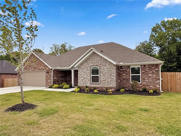2507 Buckside Street, Springdale, AR 72762