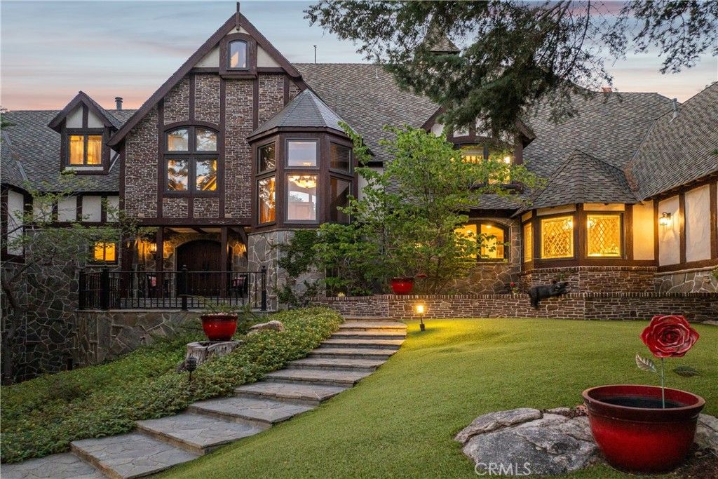 Image 2 of property listing at 29162 Bald Eagle Ridge, Lake Arrowhead, CA 92352