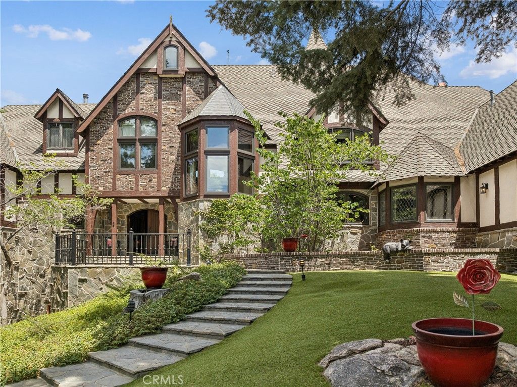 Image 4 of property listing at 29162 Bald Eagle Ridge, Lake Arrowhead, CA 92352