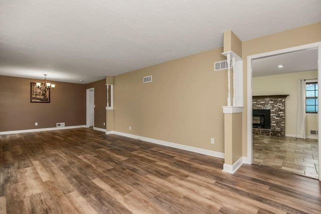 319 SE Ridgeview Drive, Lee's Summit, MO 64063