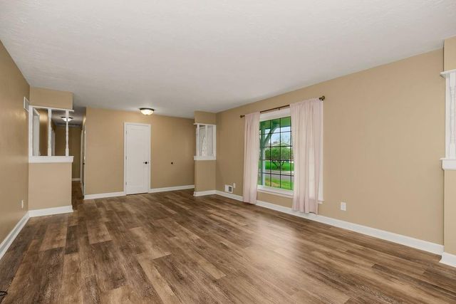 319 SE Ridgeview Drive, Lee's Summit, MO 64063