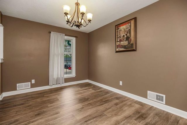 319 SE Ridgeview Drive, Lee's Summit, MO 64063