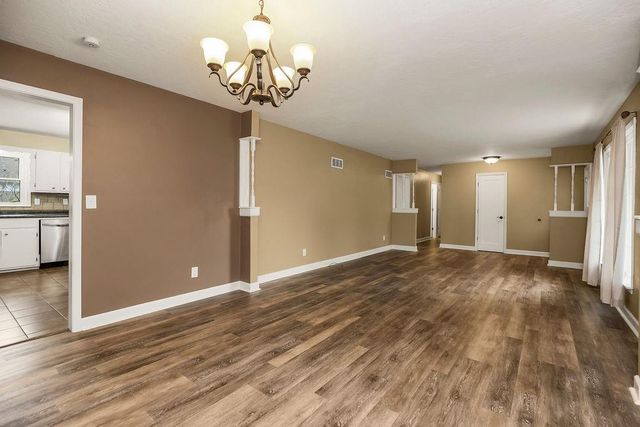 319 SE Ridgeview Drive, Lee's Summit, MO 64063