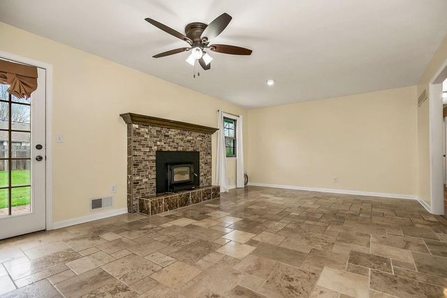 319 SE Ridgeview Drive, Lee's Summit, MO 64063