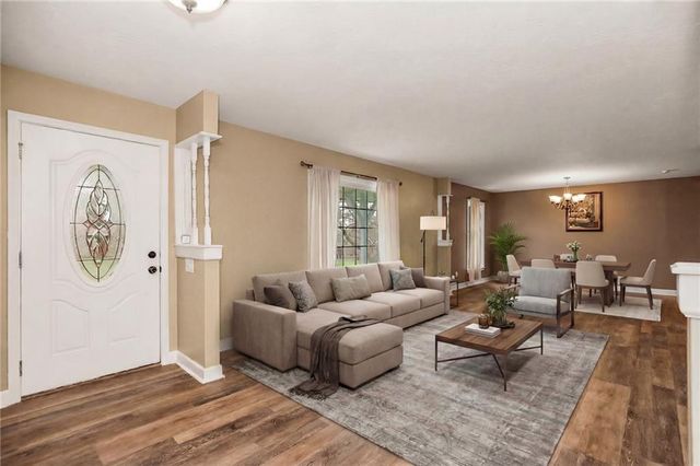 319 SE Ridgeview Drive, Lee's Summit, MO 64063