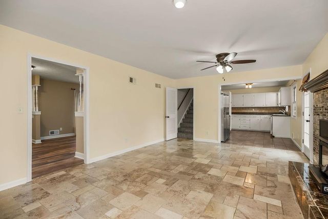 319 SE Ridgeview Drive, Lee's Summit, MO 64063