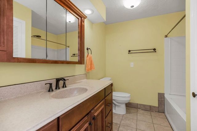 319 SE Ridgeview Drive, Lee's Summit, MO 64063