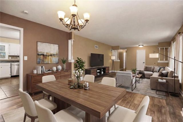 319 SE Ridgeview Drive, Lee's Summit, MO 64063