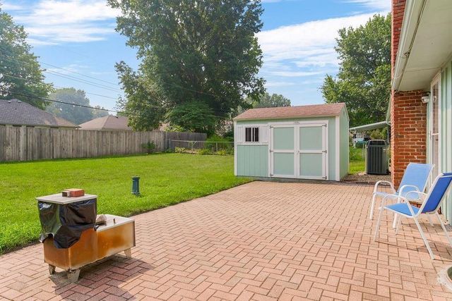 319 SE Ridgeview Drive, Lee's Summit, MO 64063