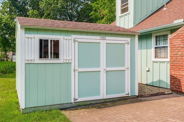 319 SE Ridgeview Drive, Lee's Summit, MO 64063
