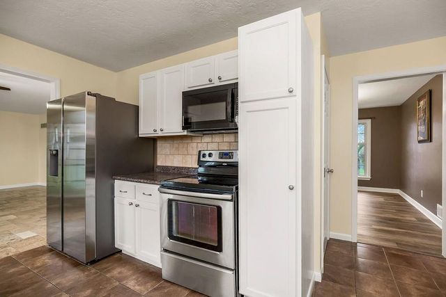 319 SE Ridgeview Drive, Lee's Summit, MO 64063