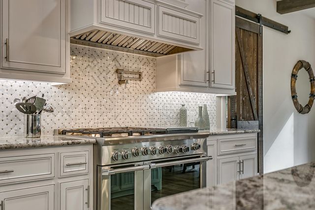 19069 Lakeview Court, Whitney, TX 76692