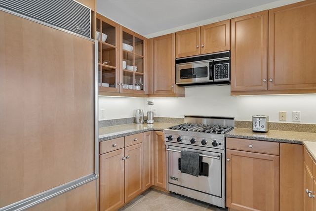 1 Avery Street 27C, Boston, MA 02111