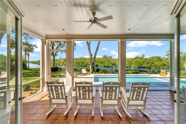 140 Waterway Lane, Vero Beach, FL 32963