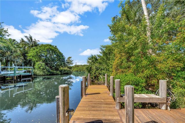 140 Waterway Lane, Vero Beach, FL 32963