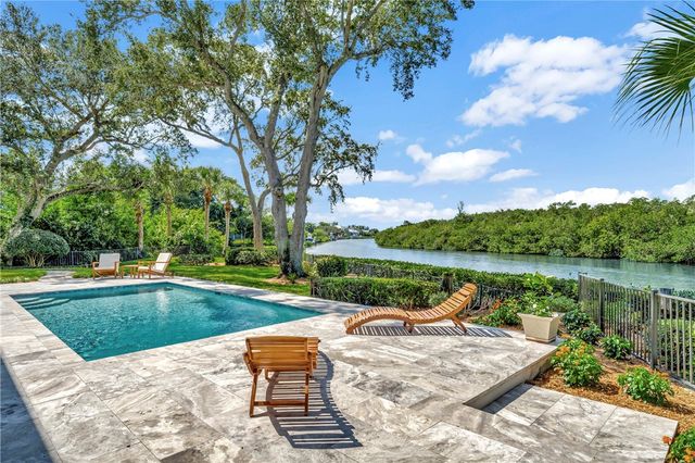 140 Waterway Lane, Vero Beach, FL 32963