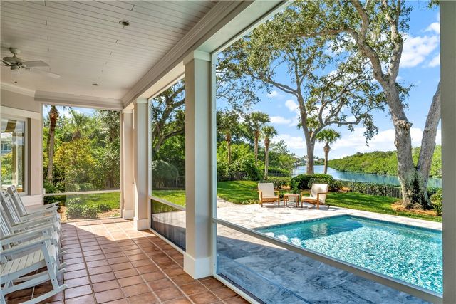 140 Waterway Lane, Vero Beach, FL 32963