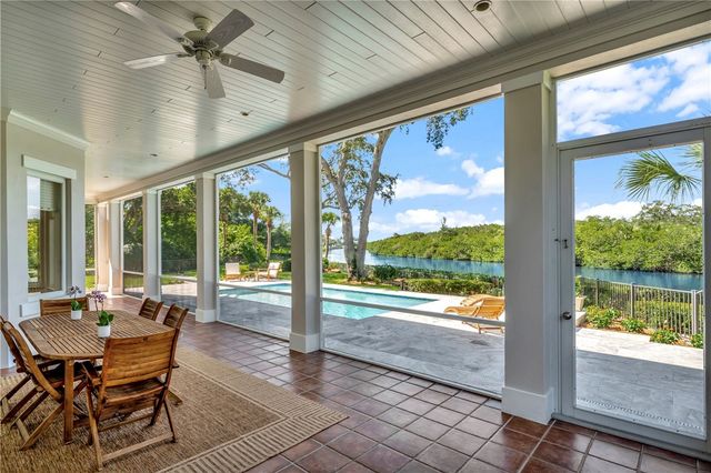 140 Waterway Lane, Vero Beach, FL 32963