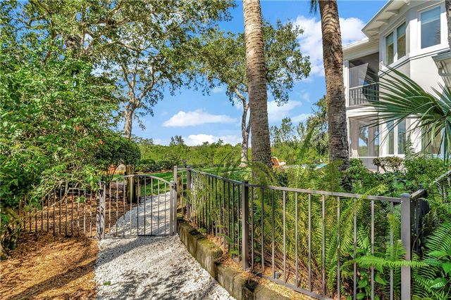 140 Waterway Lane, Vero Beach, FL 32963