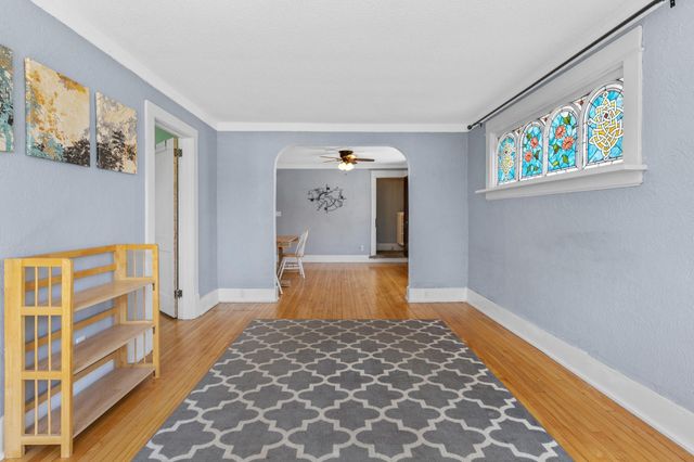 695 Idaho Avenue E, Saint Paul, MN 55106