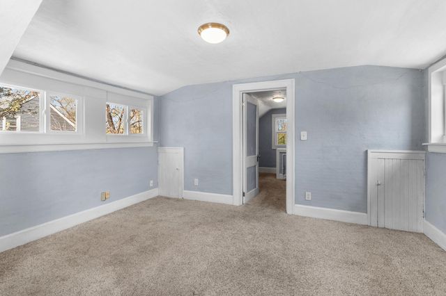 695 Idaho Avenue E, Saint Paul, MN 55106