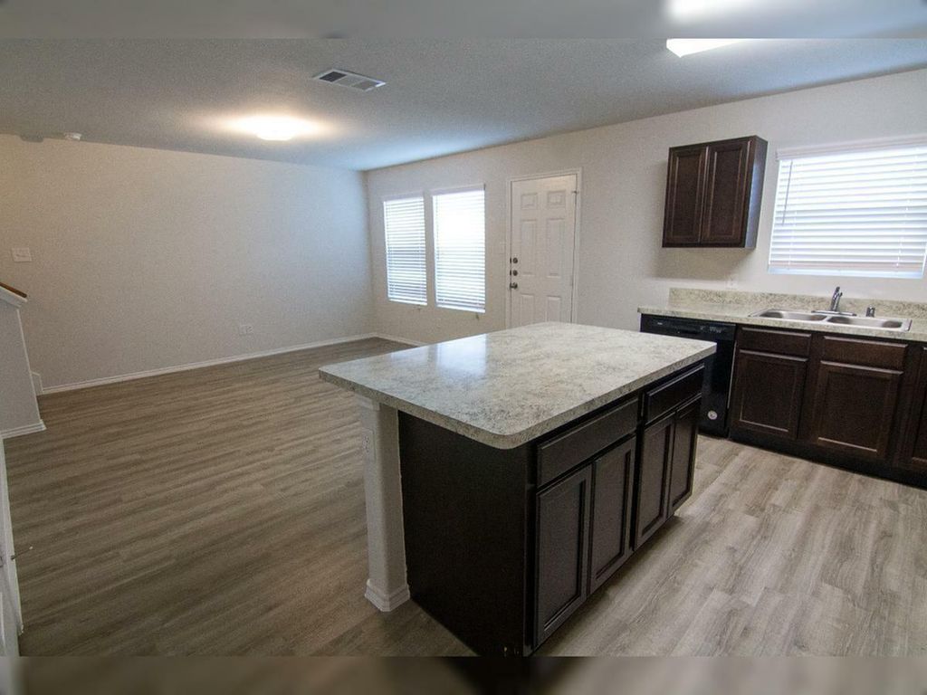 915 Imperial Heights Lane, Houston, TX 77073