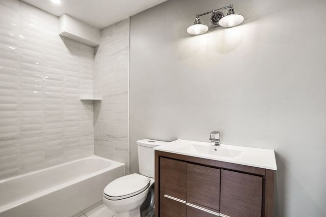 222 Austin St 222, Newton, MA 02465